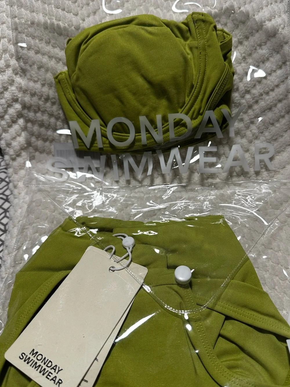 Monday Swimwear Apple Green Underwire Crovelly Top M - Seychelles Bottom Small